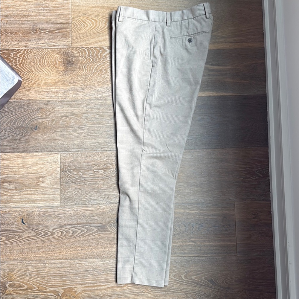 *NWOT*Banana Republic Men's Beige Pants 33x28
Reduced Price